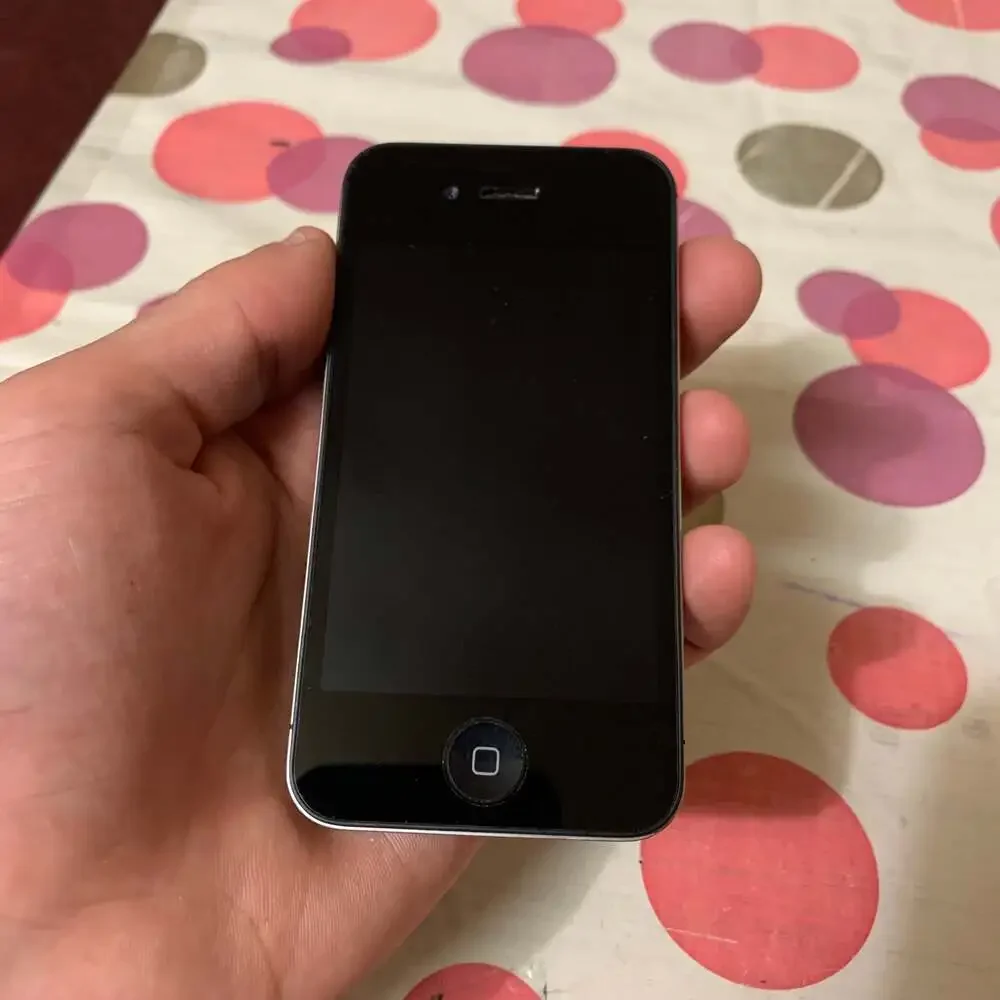Apple iPhone 4 8GB in Black for Verizon FOR PARTS